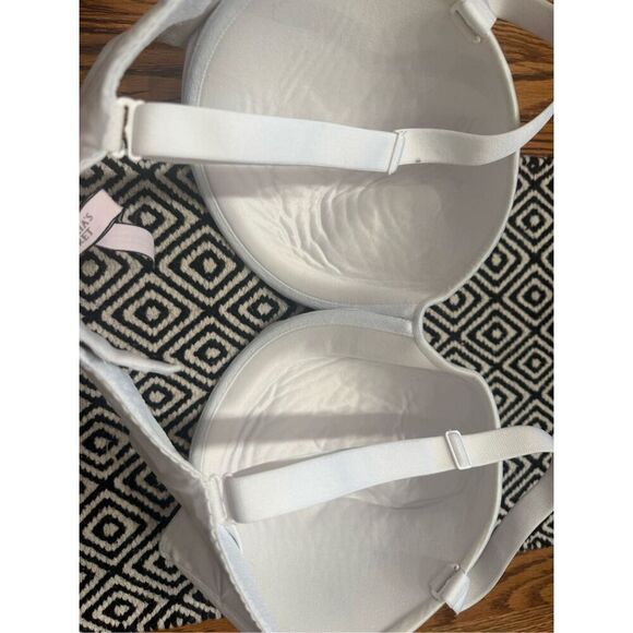 Victoria's Secret Off White Body by Victoria Lined Full Coverage Bra Size 38DDD - Picture 3 of 4